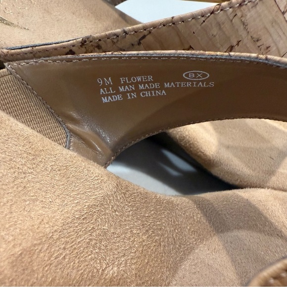 Aerosoles NWOT Heel Rest Work Flow Wedge Slip On Sandal Women’s 9 Beige Buckle - Picture 6 of 10